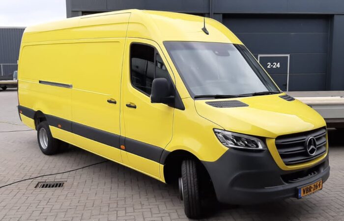 Mercedes Geel 3